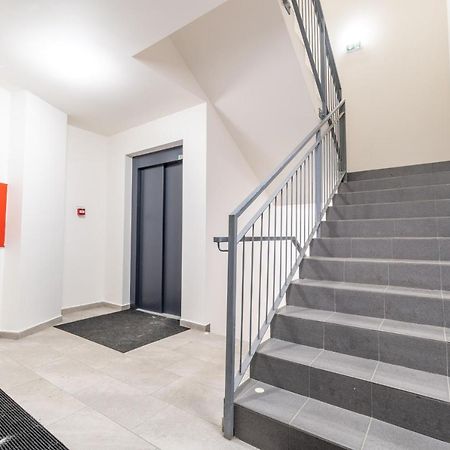 Brand New Studio Apartment # 42 In Brand New Building With Free Parking In The Center プラハ エクステリア 写真
