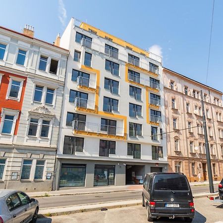 Brand New Studio Apartment # 42 In Brand New Building With Free Parking In The Center プラハ エクステリア 写真