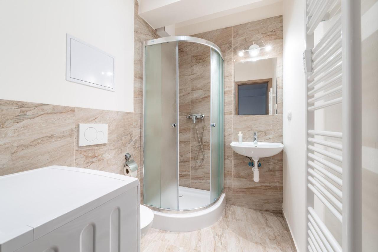 Brand New Studio Apartment # 42 In Brand New Building With Free Parking In The Center プラハ エクステリア 写真