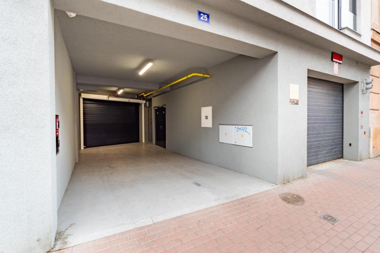 Brand New Studio Apartment # 42 In Brand New Building With Free Parking In The Center プラハ エクステリア 写真