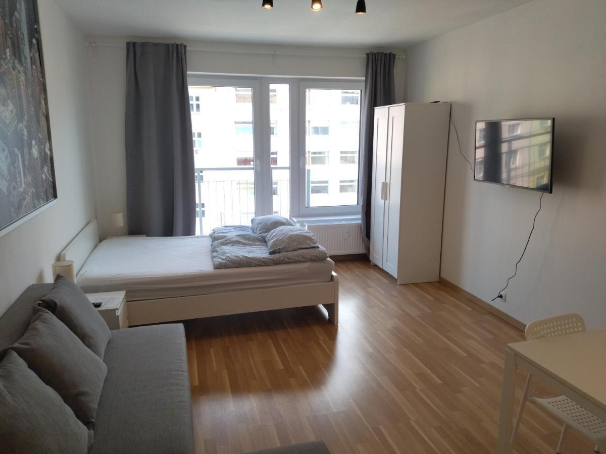 Brand New Studio Apartment # 42 In Brand New Building With Free Parking In The Center プラハ エクステリア 写真